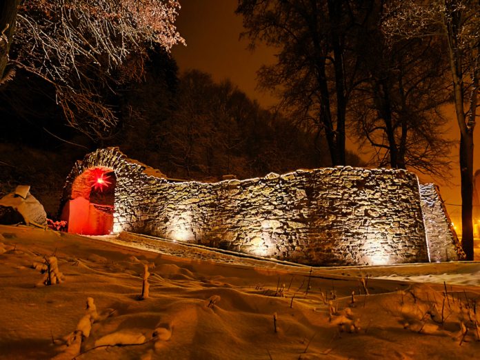 Die Ruine in den Abendstunden imposant erleuchtet. Foto: SV Annaberg-Buchholz