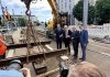 Feierlicher Baubeginn am Falkeplatz mit symbolischen Gleisstück